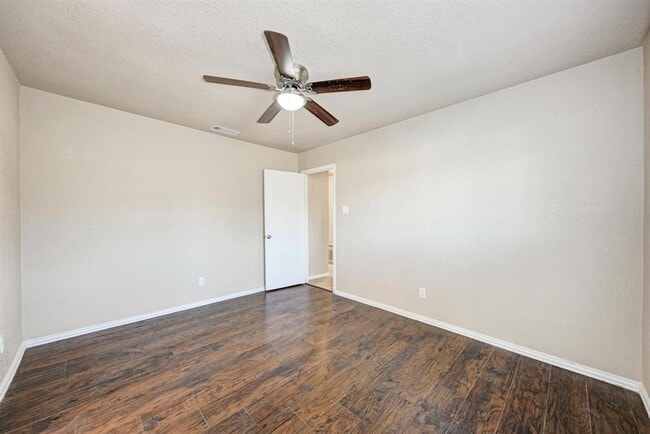 Building Photo - 1502 Sagebrush Dr