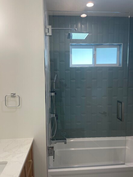 Building Photo - 536 1st St