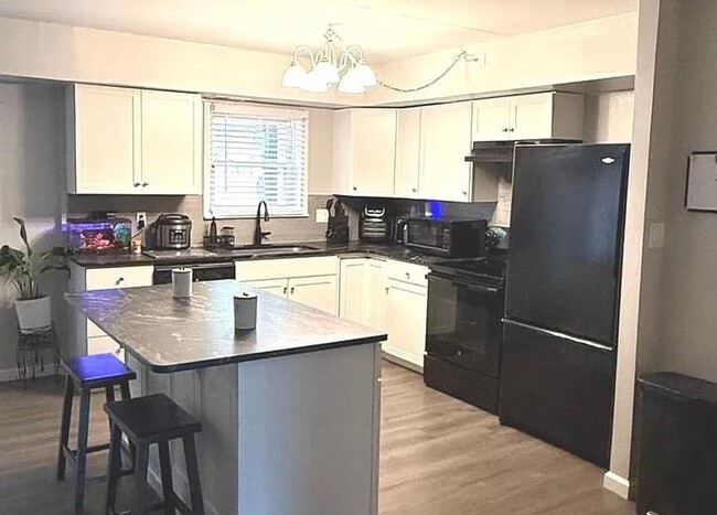 Building Photo - Beautiful 3 Bedroom House