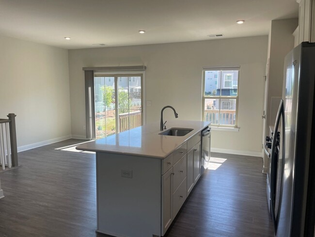 Building Photo - Luxury 3BR Townhome in Langtree- Modern Finishes & Prime Location!