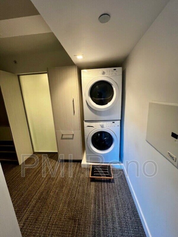 Building Photo - 255 N Sierra St