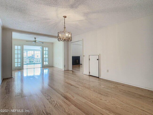 Building Photo - 16 Fox Valley Dr