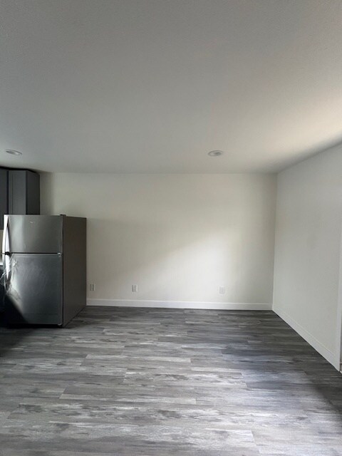 Building Photo - 10428 Somerset Blvd