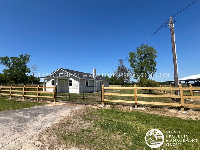 Building Photo - Charming Country Home in Bowman, SC