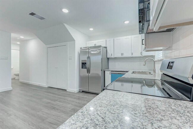 Building Photo - 8218 Bigwood St