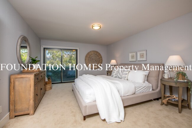 Building Photo - 6 Greenwood Cove Dr