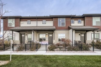 Building Photo - 808 Schlagel St