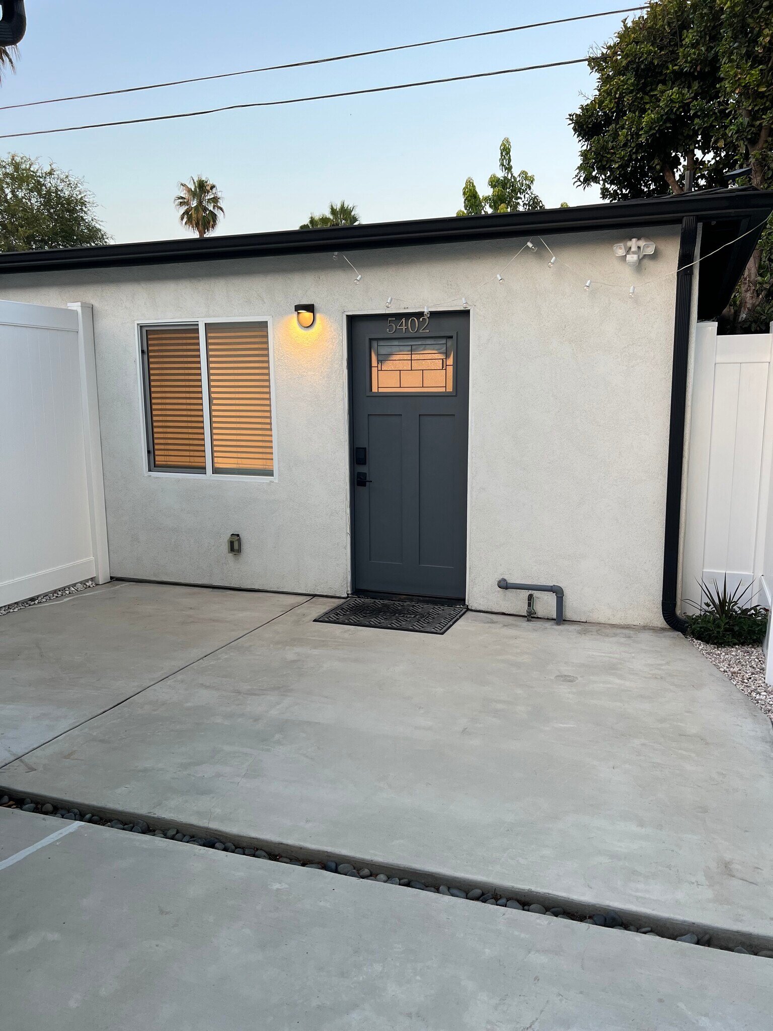 Building Photo - 5400 Veloz Ave