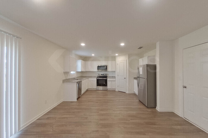 Building Photo - 109 Flat Rock Ml Trl