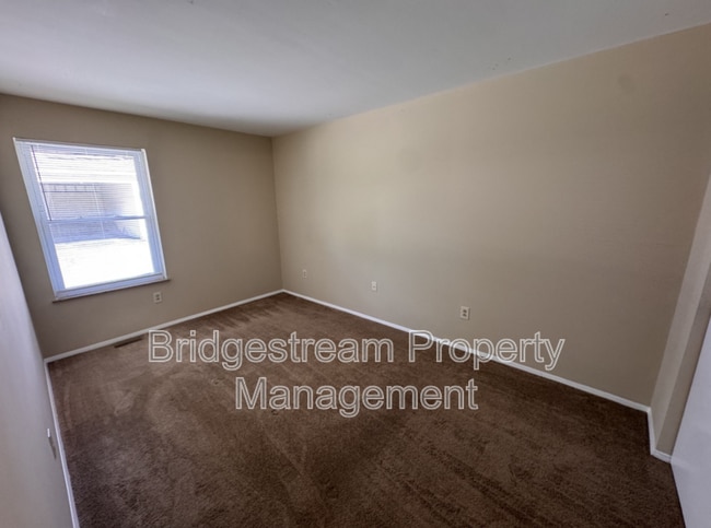 Building Photo - 4352 Sunray Rd