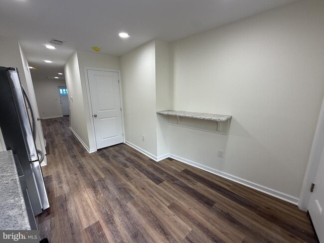 Building Photo - 217 Krams Ave