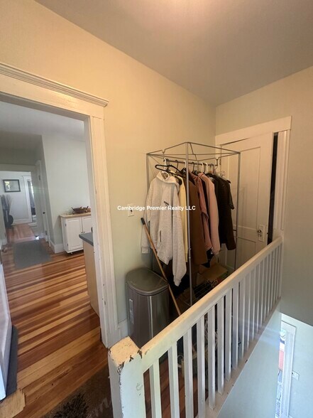 Building Photo - 399 School St