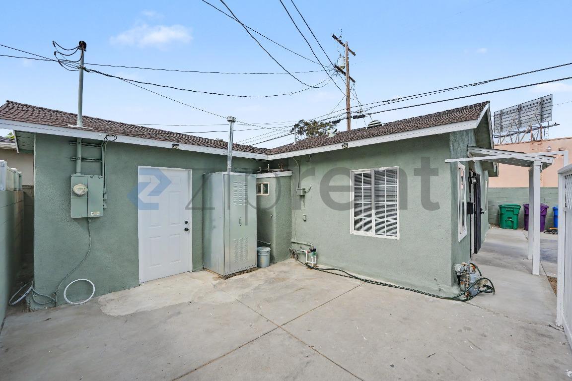 Building Photo - Unit
