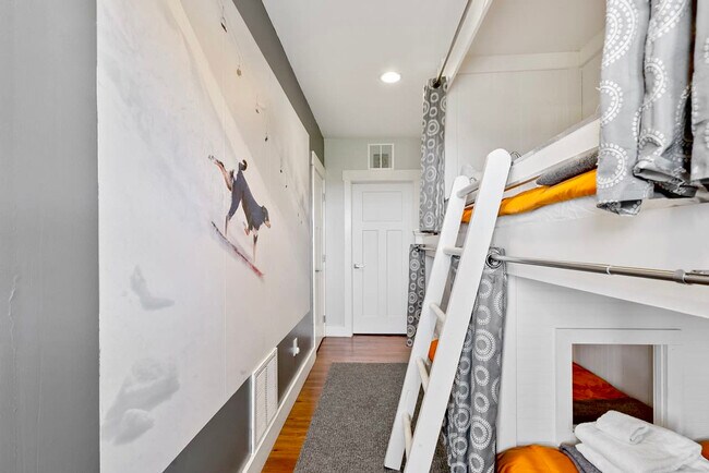 Building Photo - 140 Mystic Ridge Dr