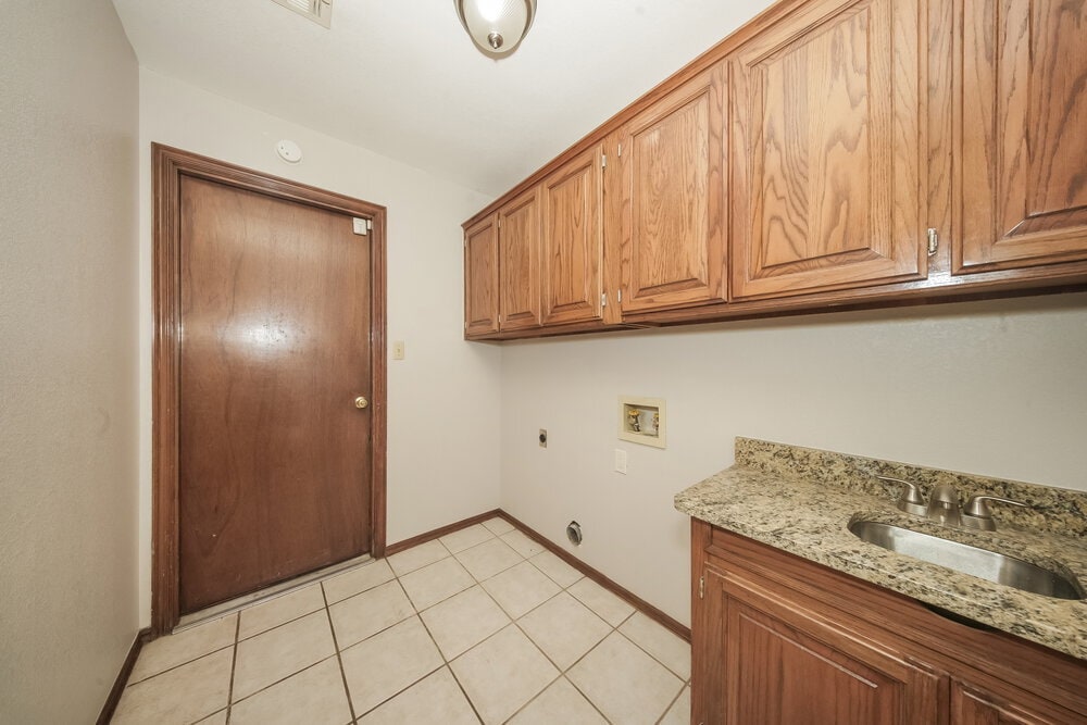 Building Photo - 329 Ridge Bluff Dr