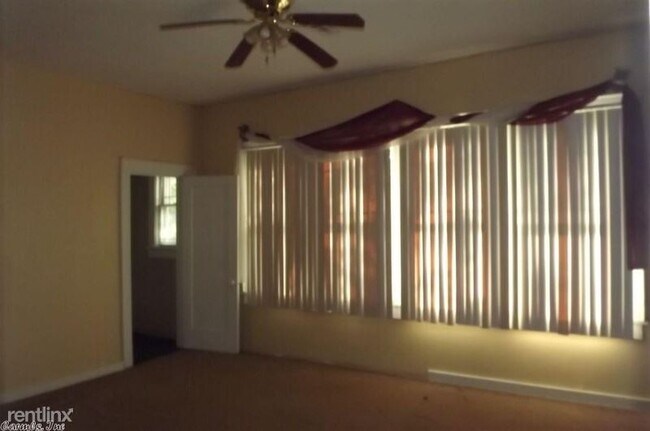 Building Photo - 408 W Harding Ave