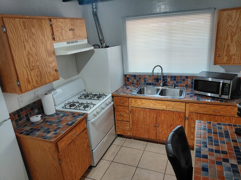 Kitchen - 2311 New York Ave SW