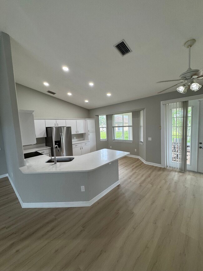 Building Photo - 137 Ortega Pl