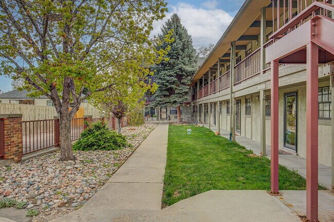 Building Photo - 1021 Carr St