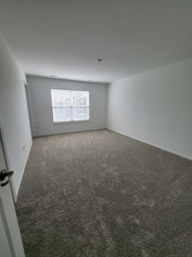 Building Photo - 588 Wolverine Dr