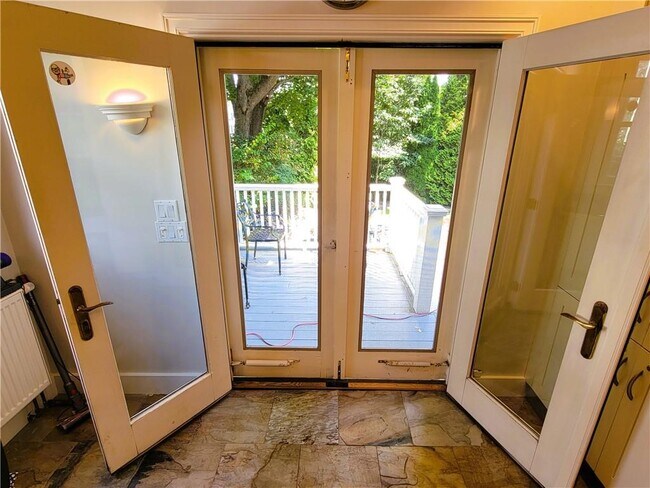 Building Photo - 60 Prairie Ave