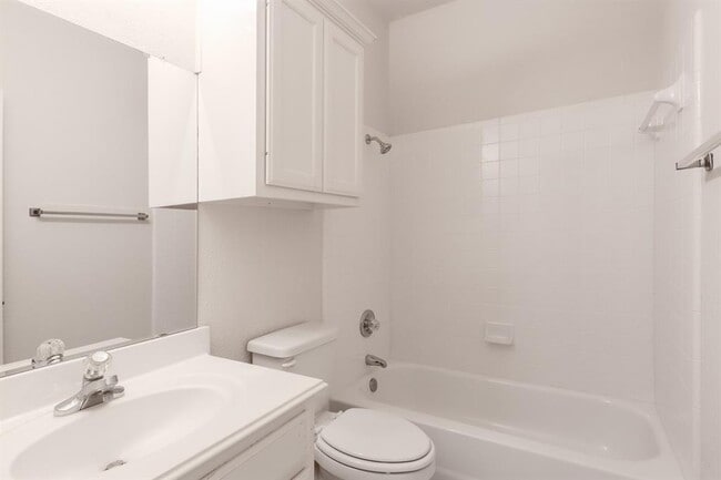 Building Photo - 10225 Open Gate Dr