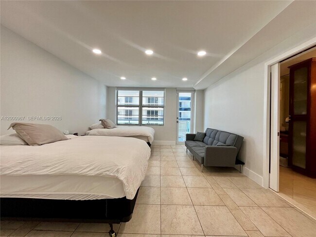 Building Photo - 9511 Collins Ave