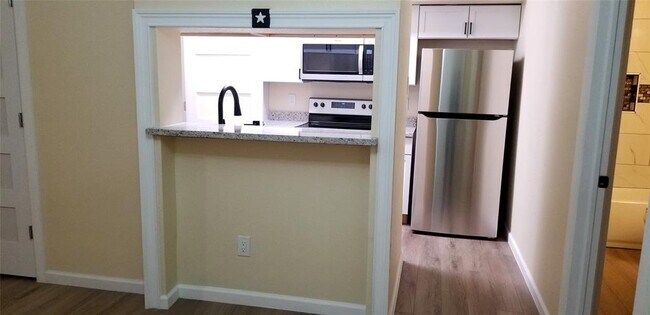 Building Photo - 6602 Harbor Town Dr