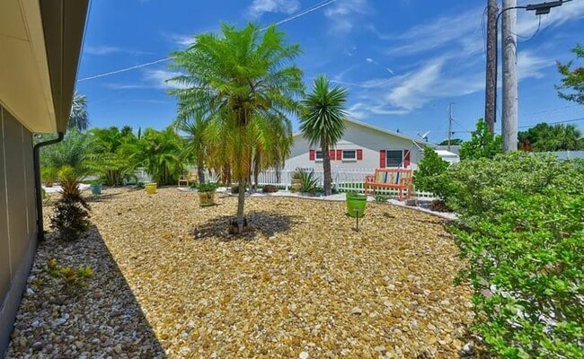Building Photo - 1801 El Rio Dr