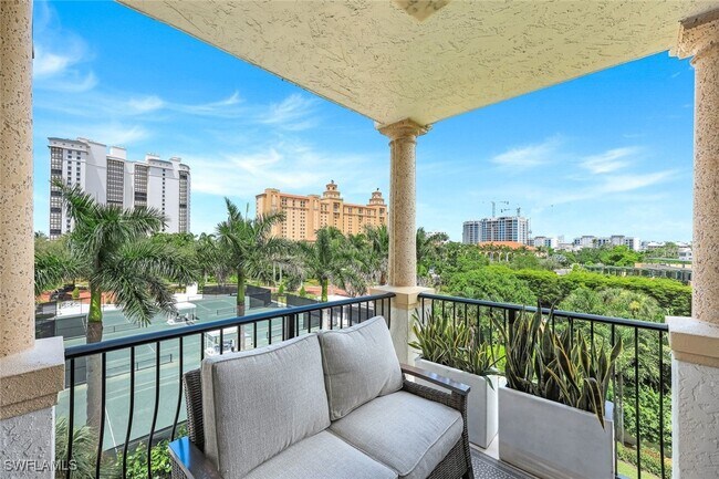 Building Photo - 8720 Bay Colony Dr