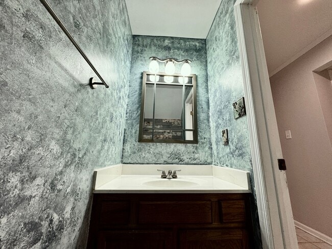 Building Photo - Ready NOW! A 4/2.5 in Glenwood! A Pet Friendly Home w/a HUGE Fenced Yard, Attached Garage!