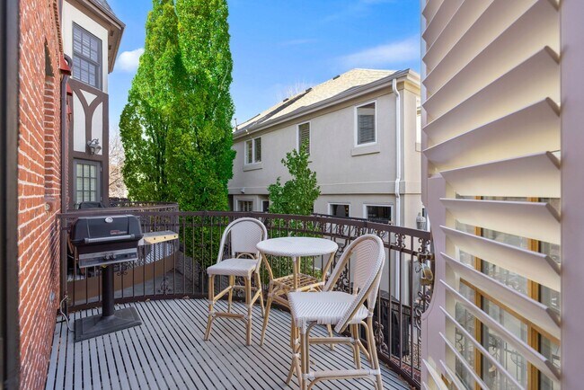 Building Photo - Cherry Creek Townhome - 3 Bed, 3 Bath, 2 Car Attached Garage