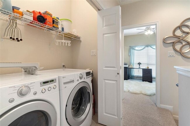 Building Photo - This Condo is The Perfect Blend of Comfort...