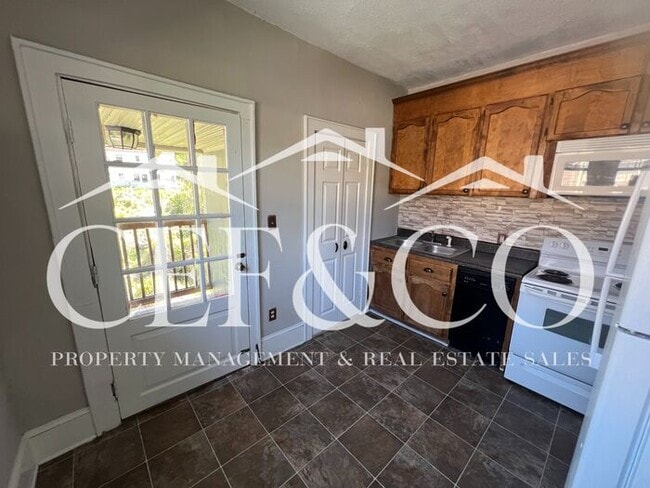 Building Photo - Adorable 3 bedroom 1 bathroom home now ava...