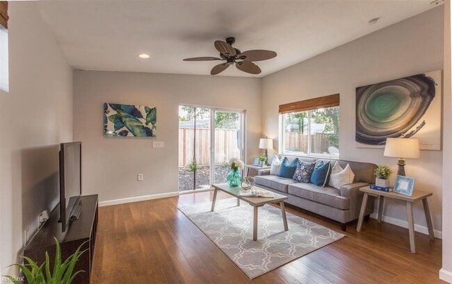 Building Photo - 3 br, 2 bath House - 1629 Sunset Drive