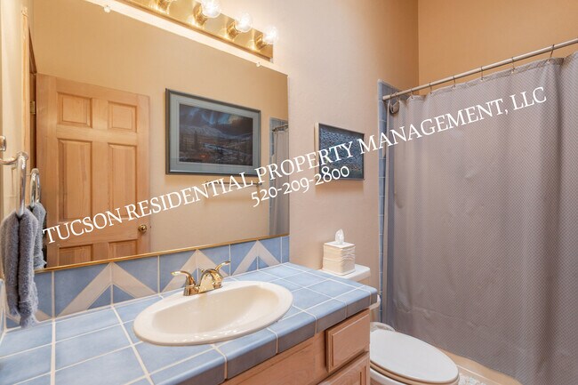 Building Photo - 9876 N Ridge Shadow Pl