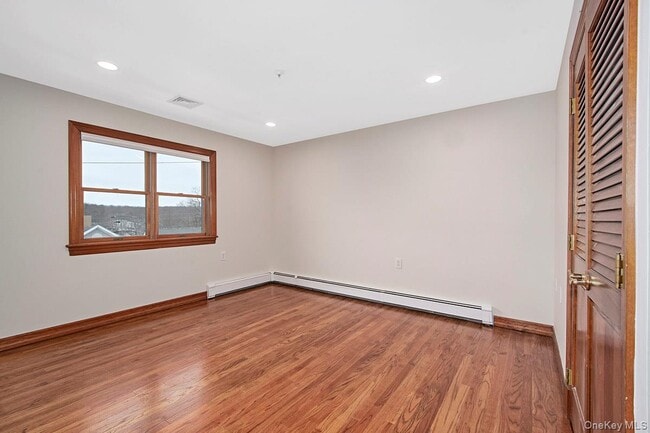 Building Photo - 228 Lincoln Ave