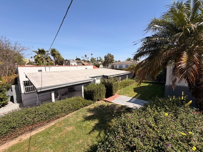 Building Photo - Welcome to this private charming 2-bedroom home! Inglewood 90302!