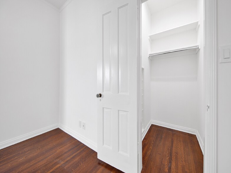 Building Photo - 7467 Hollywood Blvd