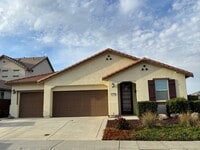 Building Photo - Immaculate Roseville property with solar!