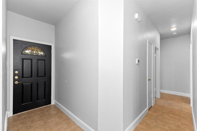 Building Photo - 1207 York Castle Dr