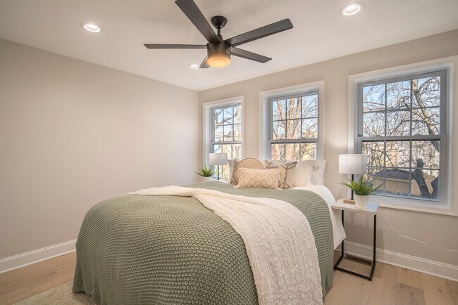 Building Photo - Natural-Light Stunner Near Eastern Market & Potomac Metro