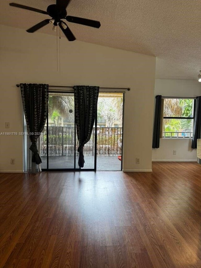 Building Photo - 9999 Summerbreeze Dr