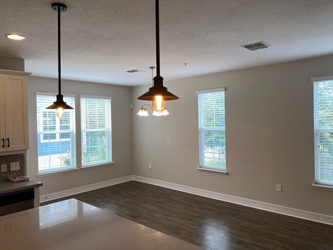 Building Photo - 1061 Clifton Springs Ln