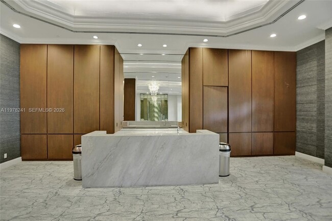 Building Photo - 2000 Island Blvd