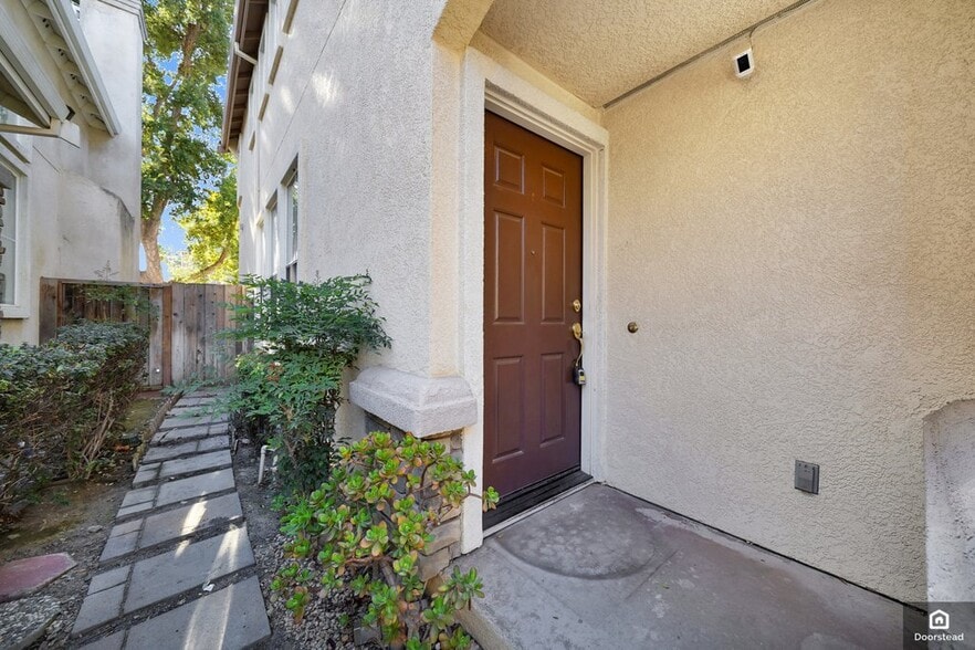 Building Photo - 1776 Wayne Cir