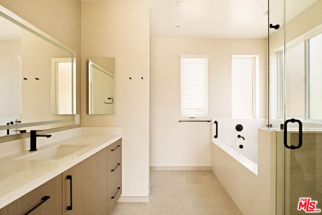 Building Photo - 2325 27th St