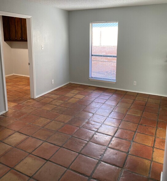 Breakfast Nook - 4406 Parkhurst Dr