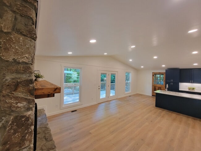 Building Photo - 66 Lundy Ln