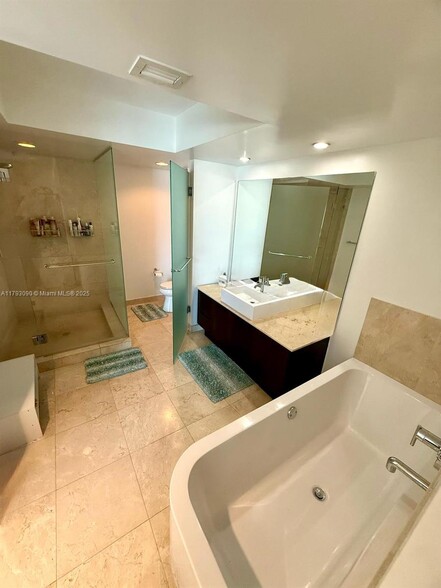 Building Photo - 250 Sunny Isles Blvd